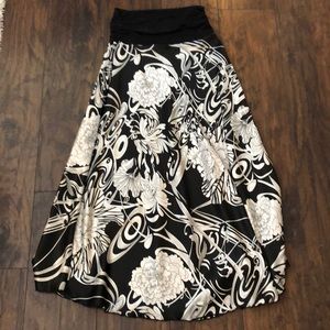 Black and white floral satin skit